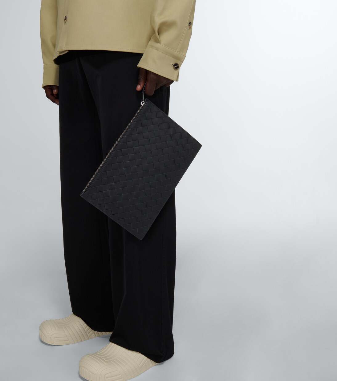 Intrecciato Large leather pouch | Bottega Veneta