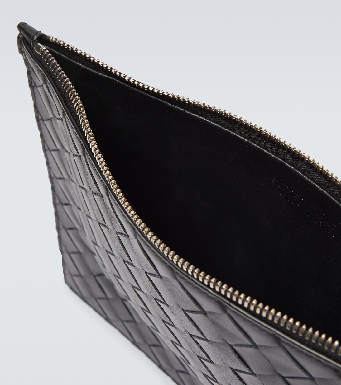 Intrecciato Large leather pouch | Bottega Veneta
