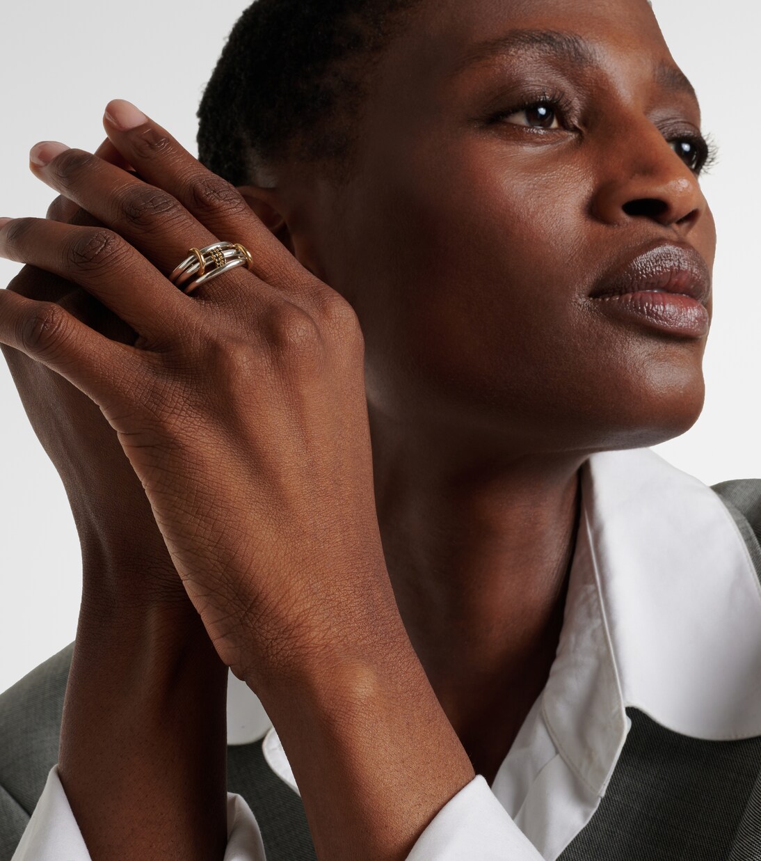 Anillo Dion SG de plata de ley con diamantes negros | Spinelli Kilcollin