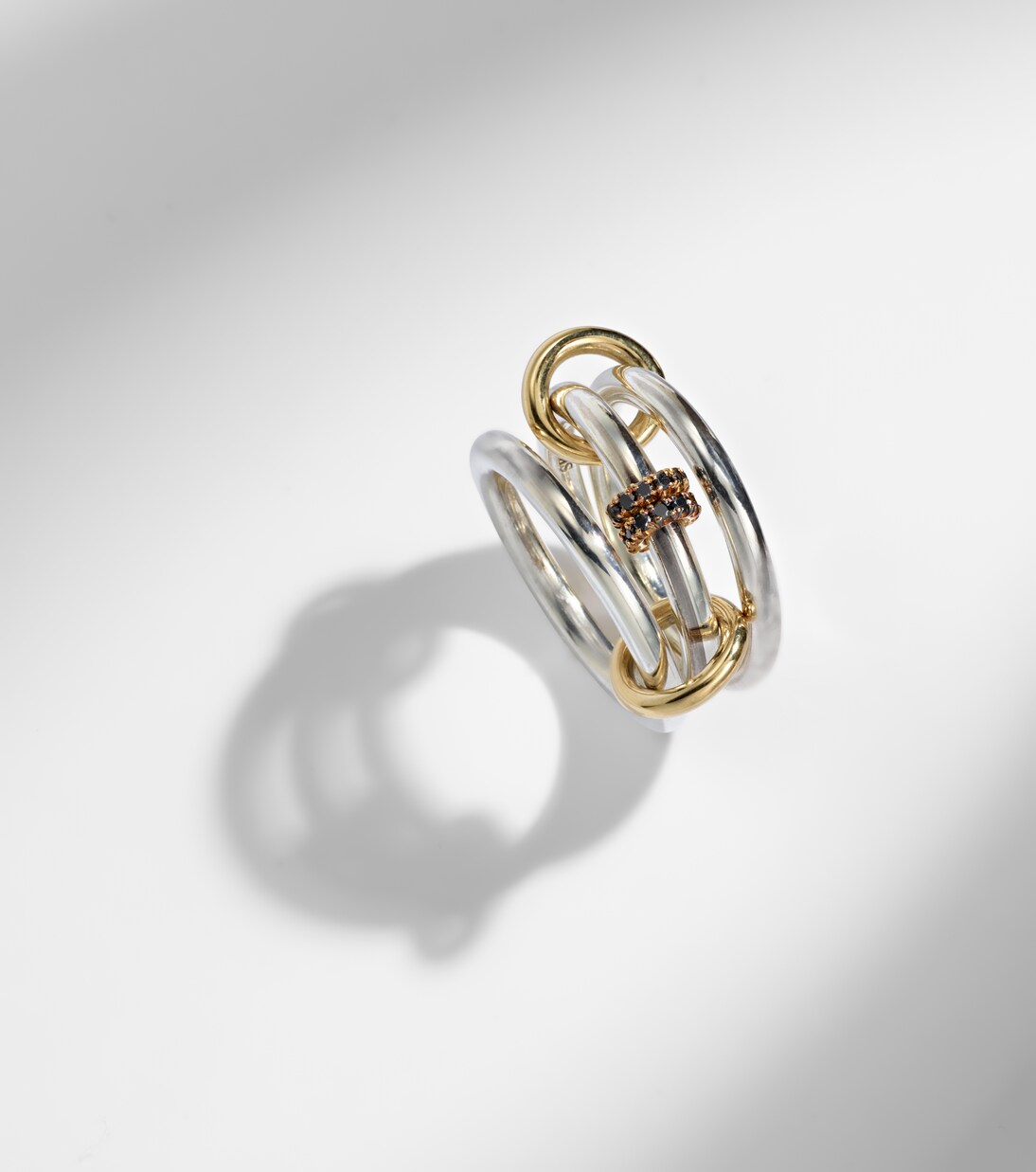 Anillo Dion SG de plata de ley con diamantes negros | Spinelli Kilcollin