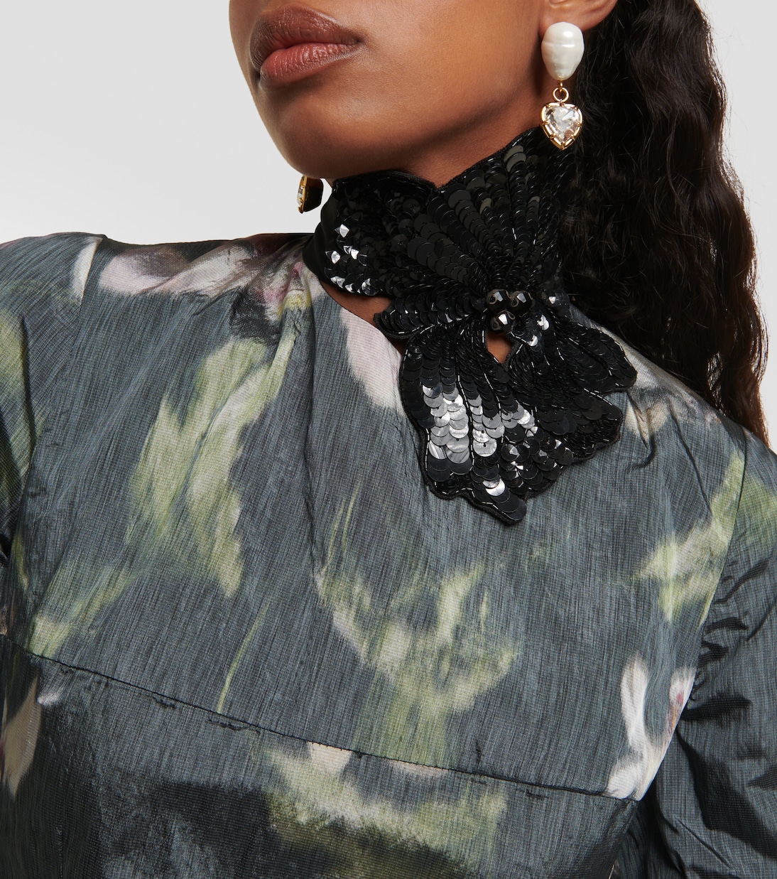 Gargantilla con aplique floral y lentejuelas | Erdem