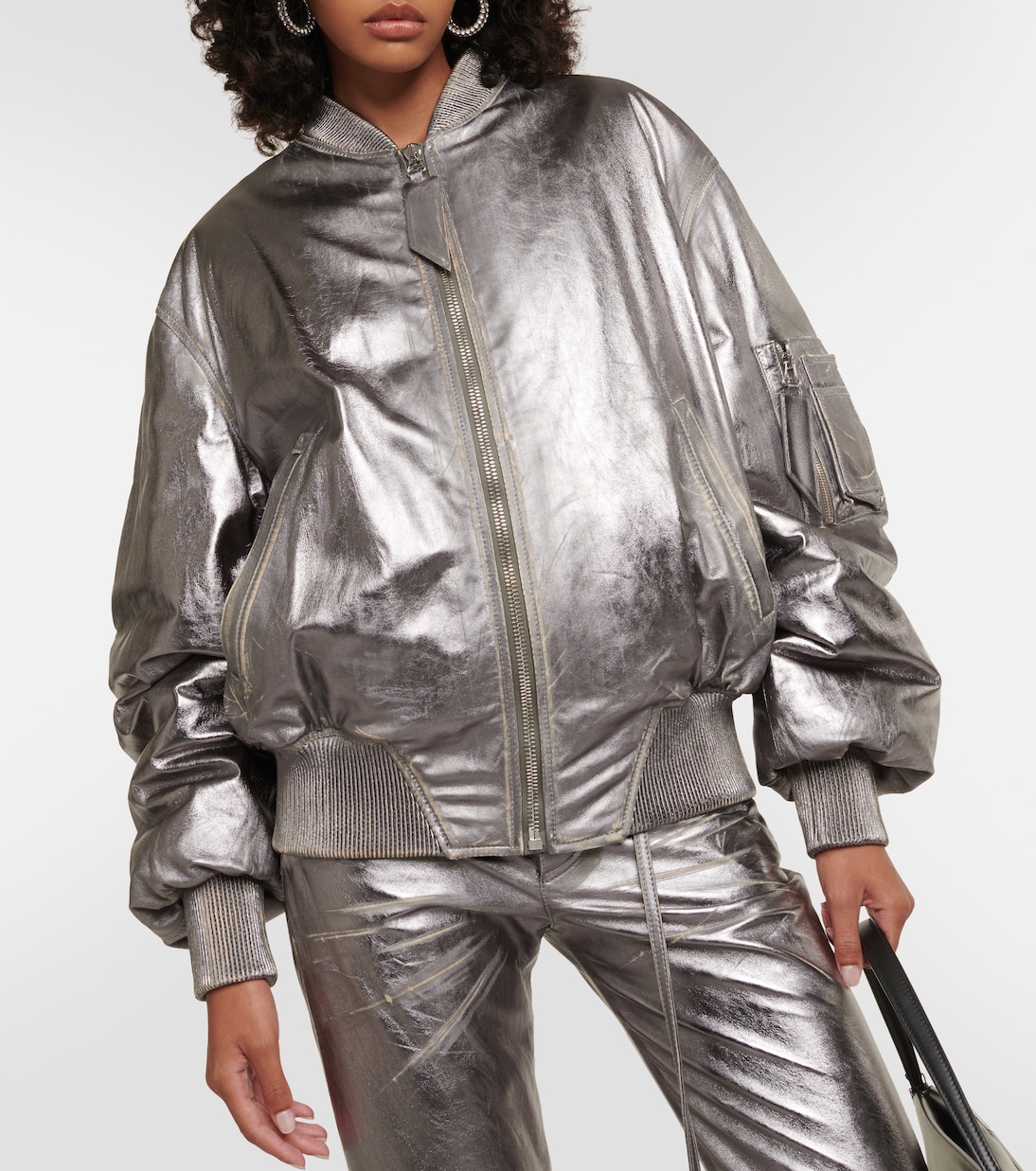 Bomberjacke aus Metallic-Leder | The Attico