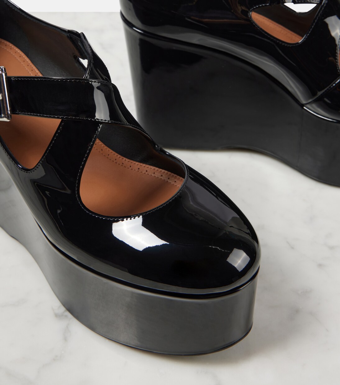 Escarpins compensés Criss Cross en cuir verni | Alaïa
