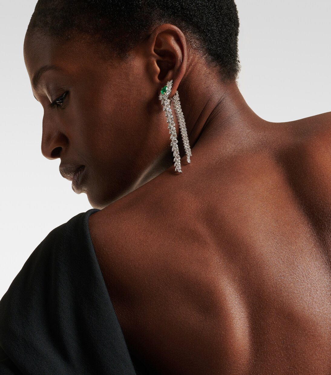 Ohrringe Reign Supreme aus 18kt Weißgold (750/1000) mit Diamanten und Smaragden | Yeprem