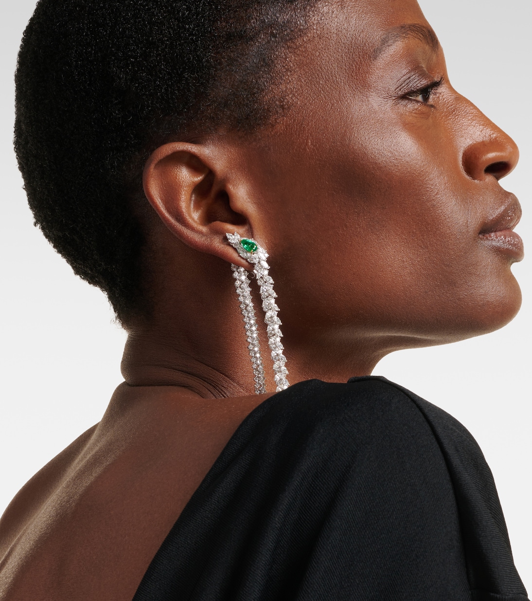 Ohrringe Reign Supreme aus 18kt Weißgold (750/1000) mit Diamanten und Smaragden | Yeprem