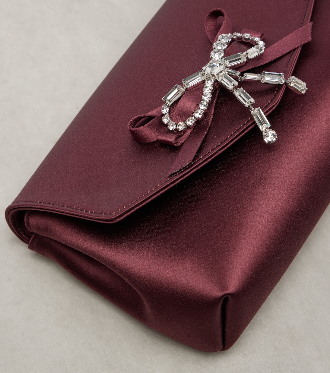 Clutch Soft Bow Mini de satén con cristales | Jimmy Choo