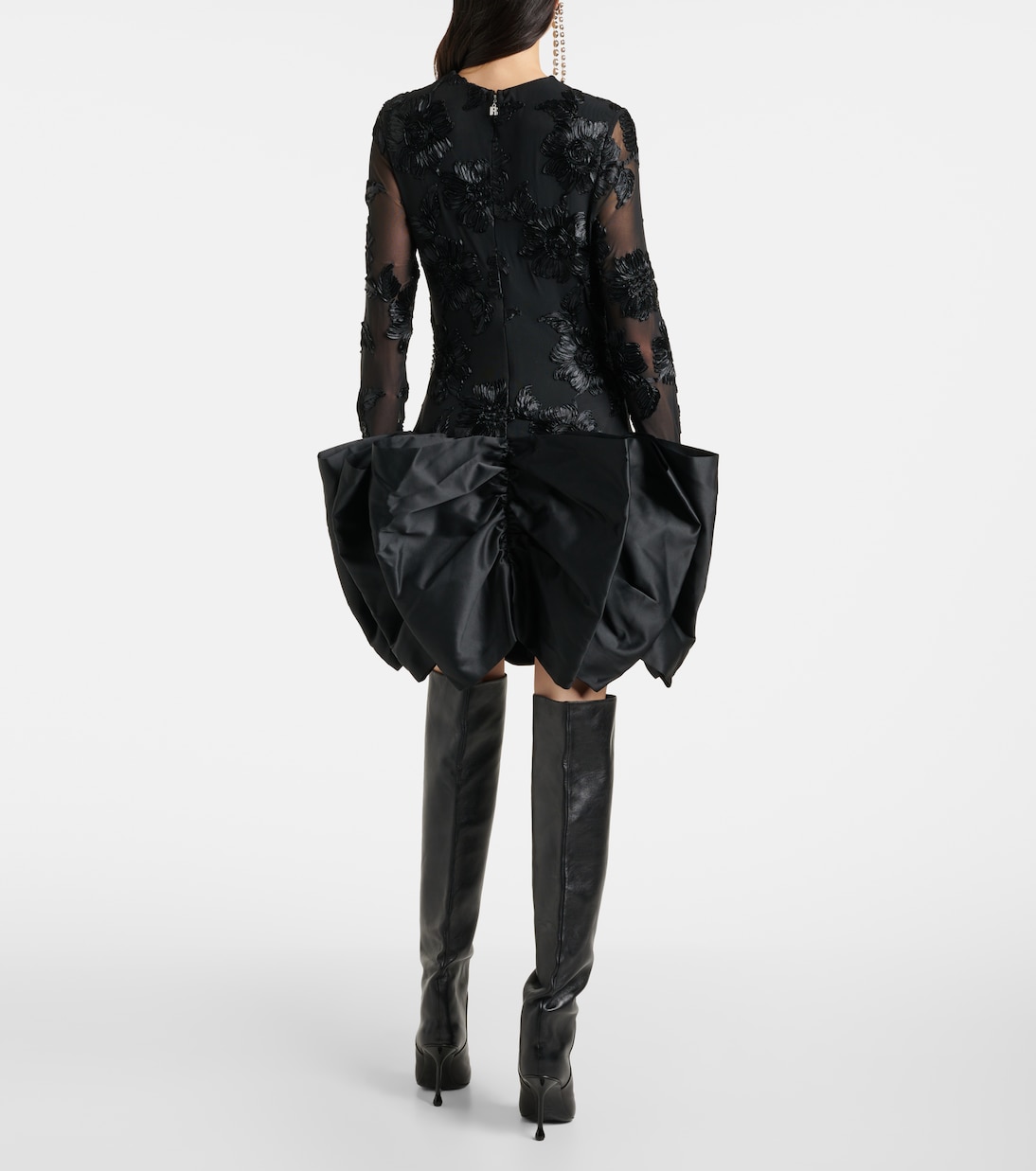 Robe brodée en satin à fleurs | Rotate