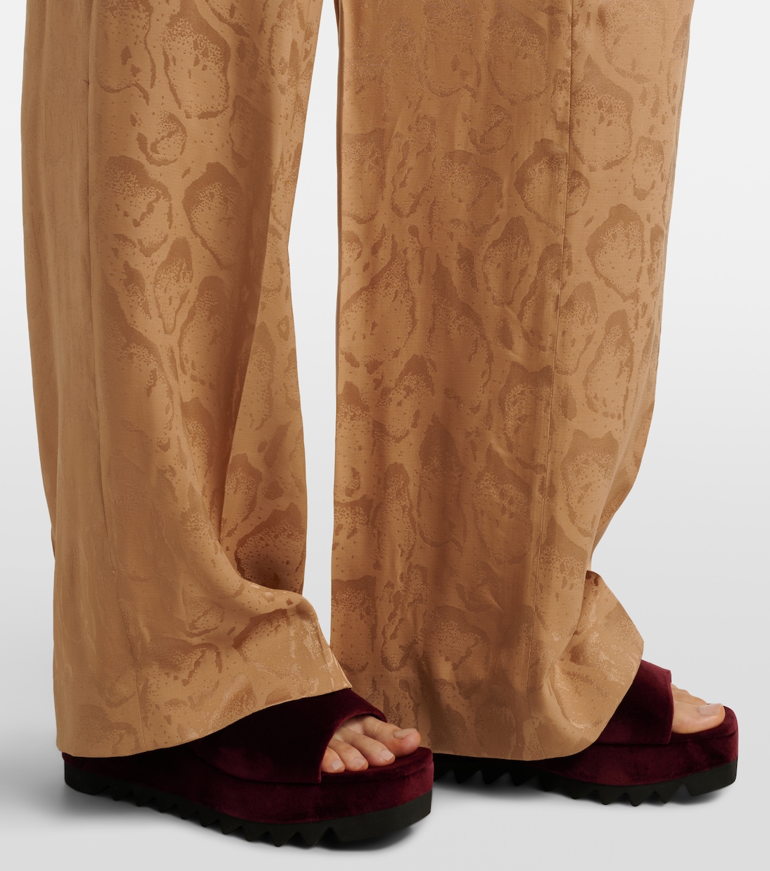 Sneak Elyse velvet wedge mules | Stella McCartney