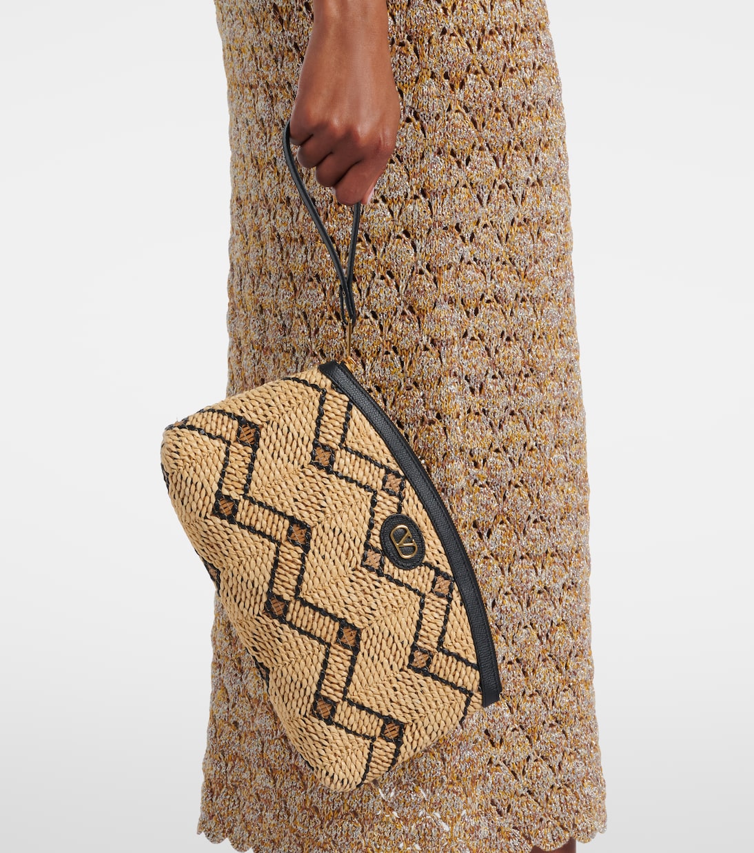 Clutch VLogo Small aus Raffiabast mit Leder | Valentino Garavani