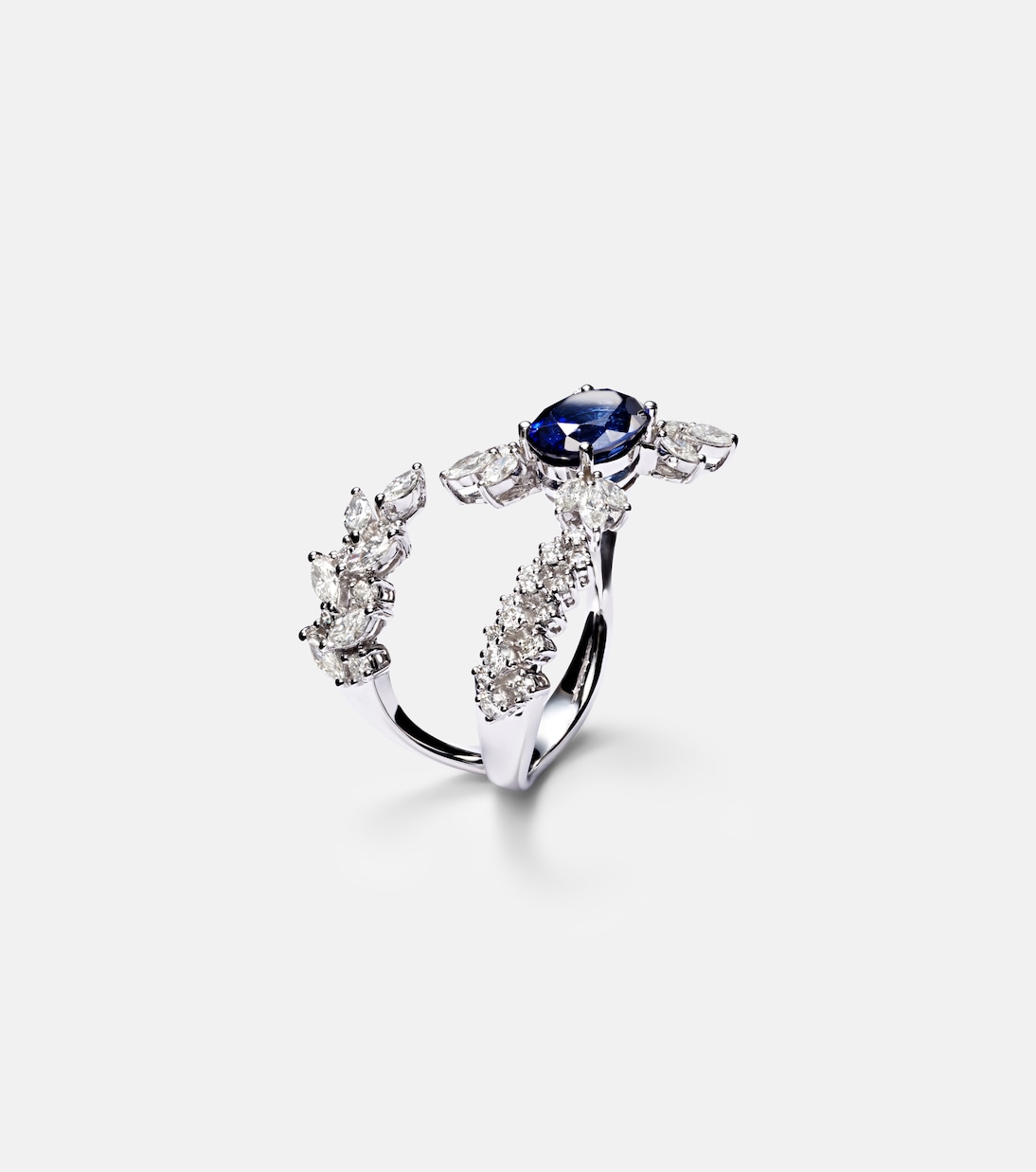 Reign Supreme 18kt white gold ring with diamonds and sapphire | Yeprem
