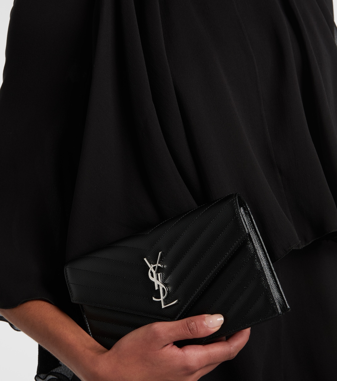 Cassandre Envelope Small leather wallet on chain | Saint Laurent