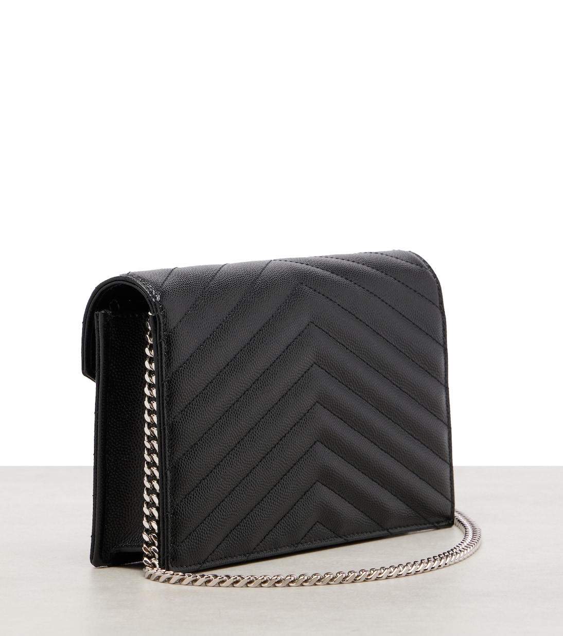 Cassandre Envelope Small leather wallet on chain | Saint Laurent