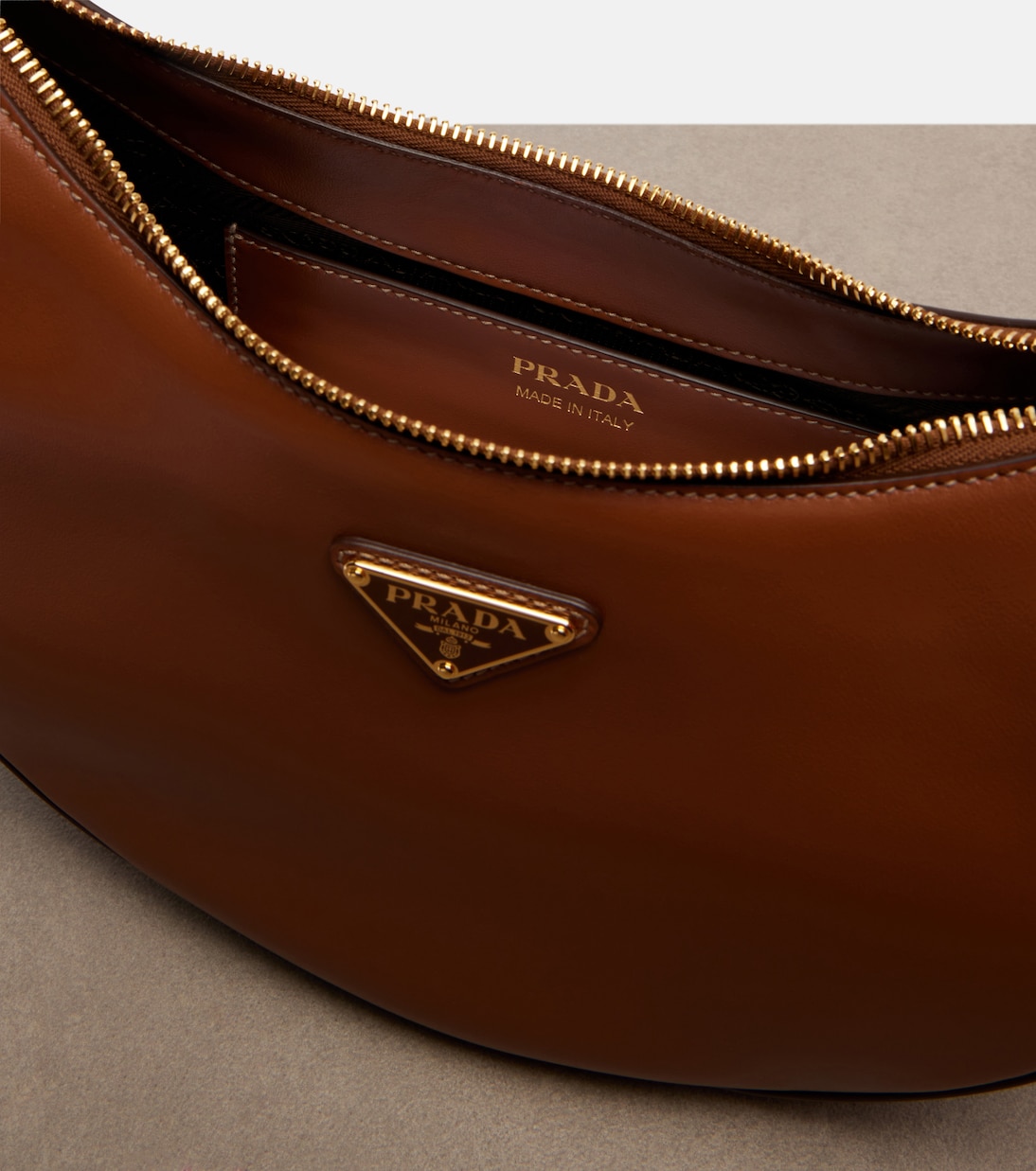 Schultertasche Prada Arqué Small aus Leder | Prada