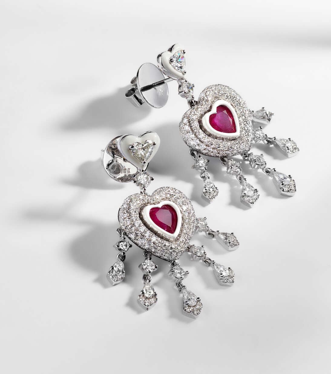 Boucles d'oreilles Heart en or blanc 18 ct, rubis et diamants | Kamyen