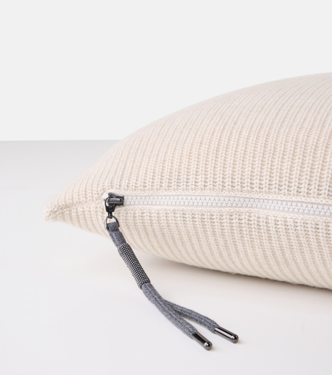 Ribbed-knit cashmere cushion | Brunello Cucinelli
