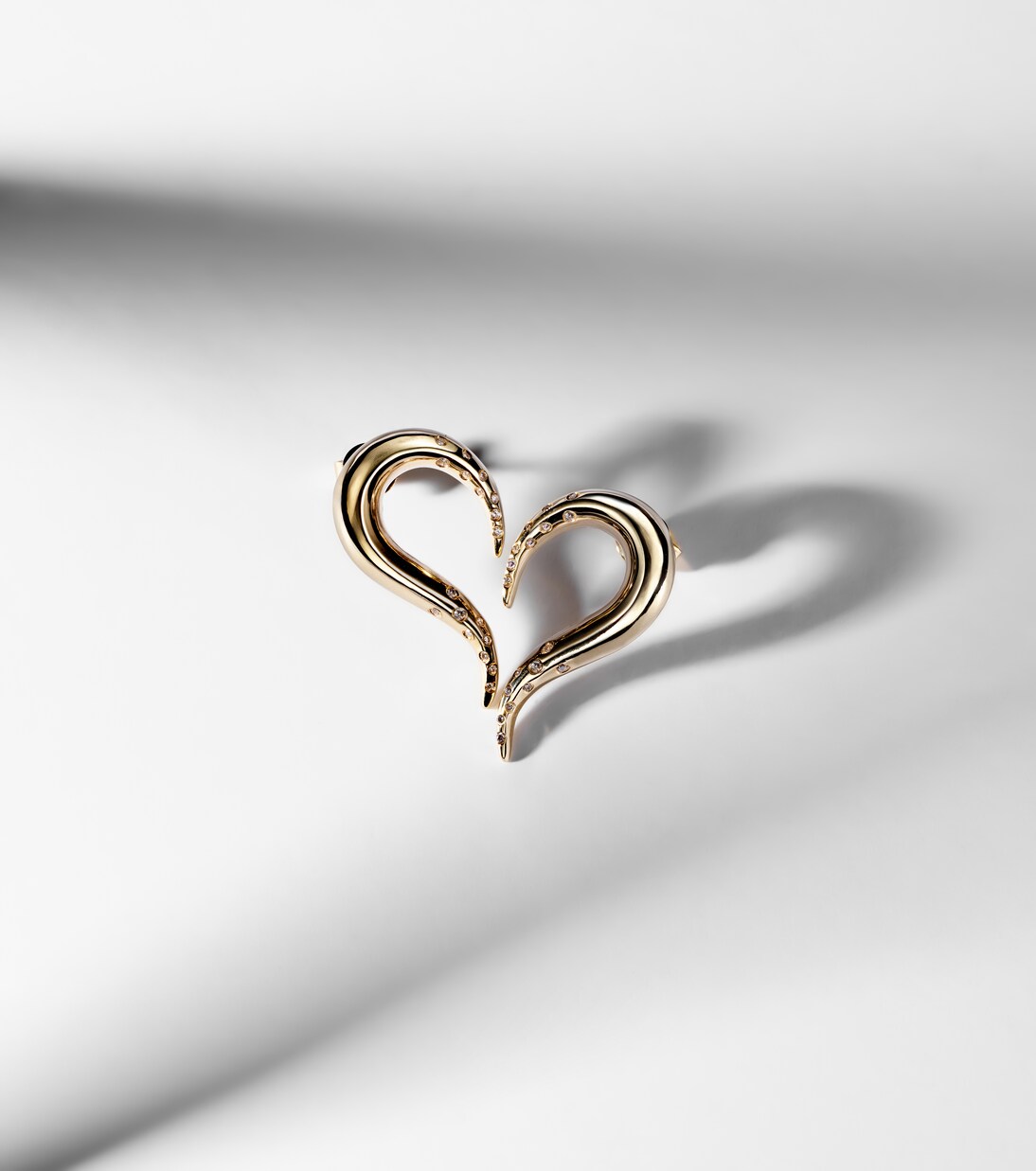 Ohrringe Swoosh aus 14kt Gelbgold (585/1000) mit Diamanten | Mateo