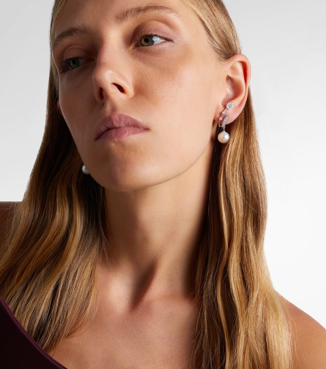 Orecchini Pearlescent in oro bianco 18kt con diamanti e perle | Yeprem