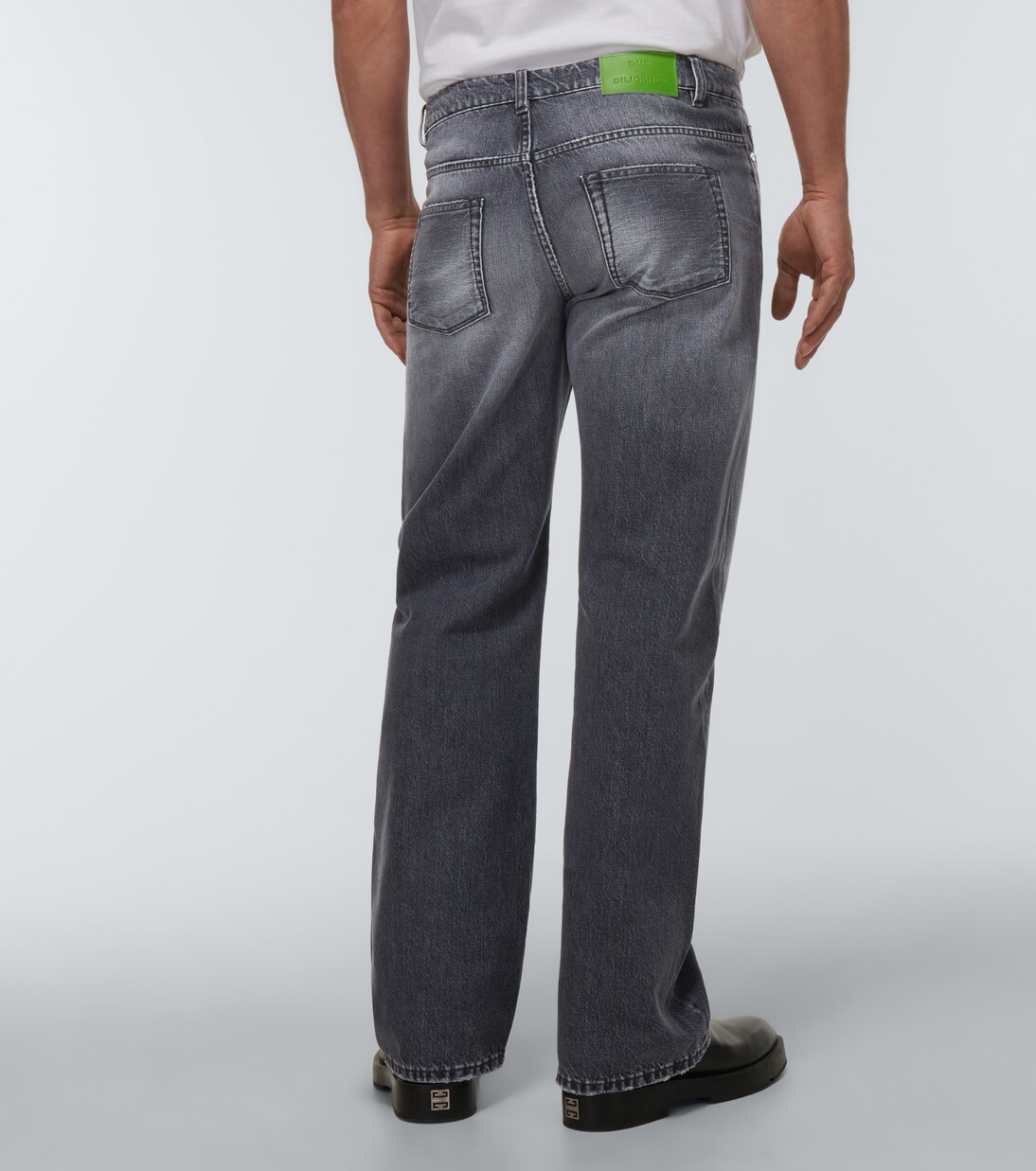 Wide-leg distressed jeans | Due Diligence