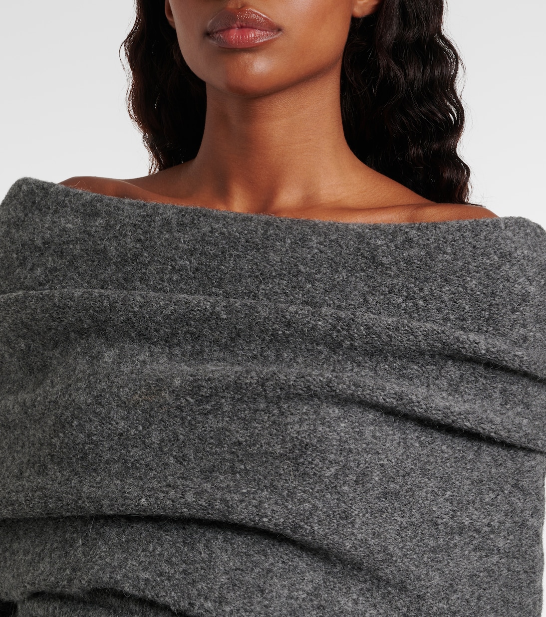 Pull  | Entire Studios