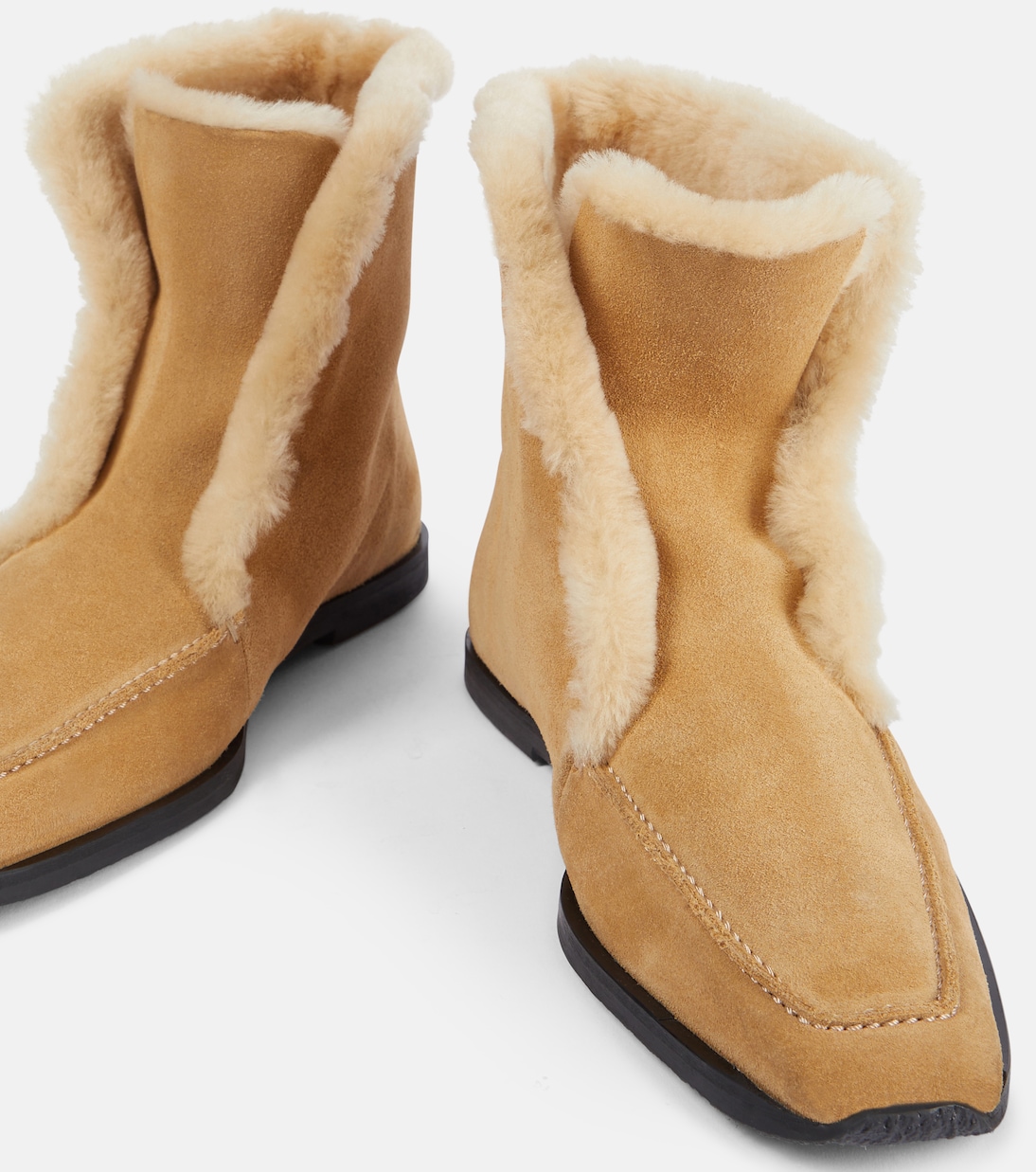 Ankle Boots aus Veloursleder mit Shearling | Toteme