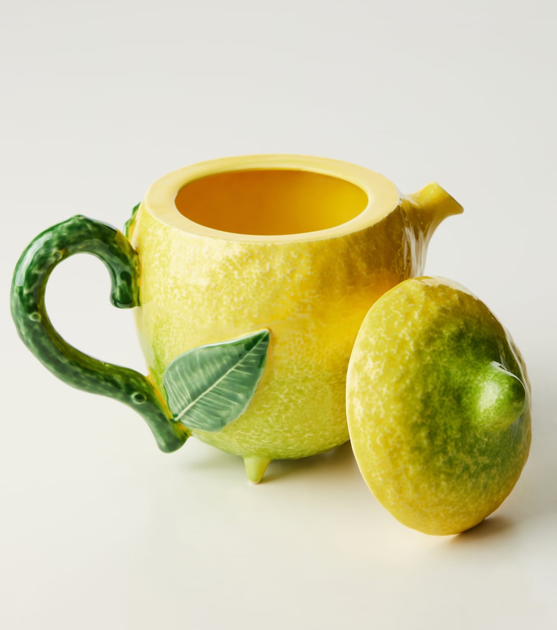 Lemon ceramic teapot | Bordallo Pinheiro