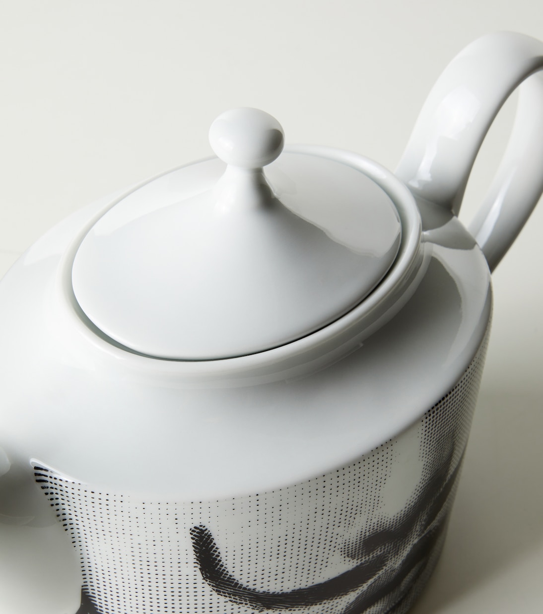 Tema e Variazioni N.21 porcelain teapot | Fornasetti
