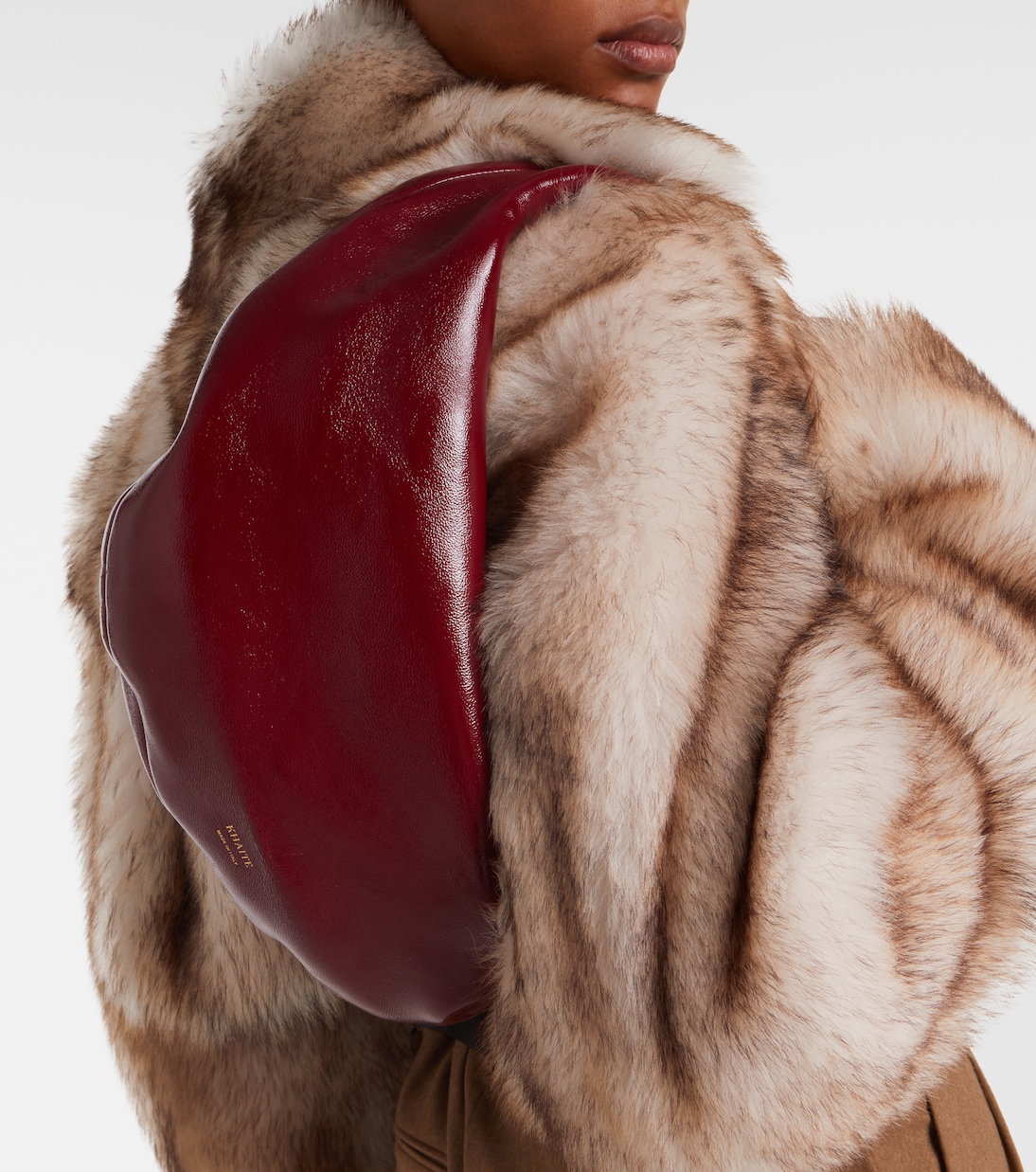 Sac Olivia Medium en cuir verni | Khaite