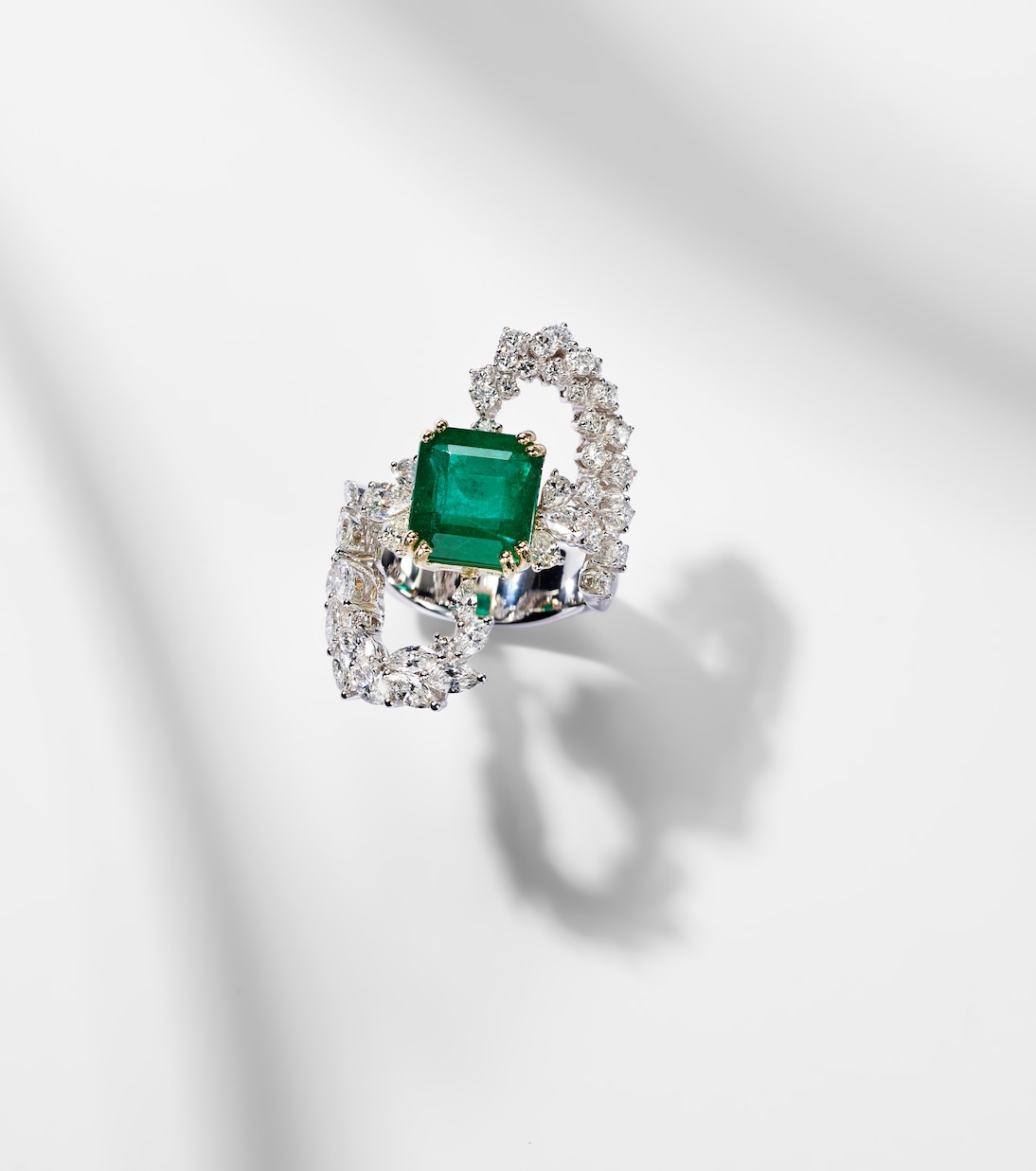 Reign Supreme 18kt white gold ring with emerald and diamonds | Yeprem