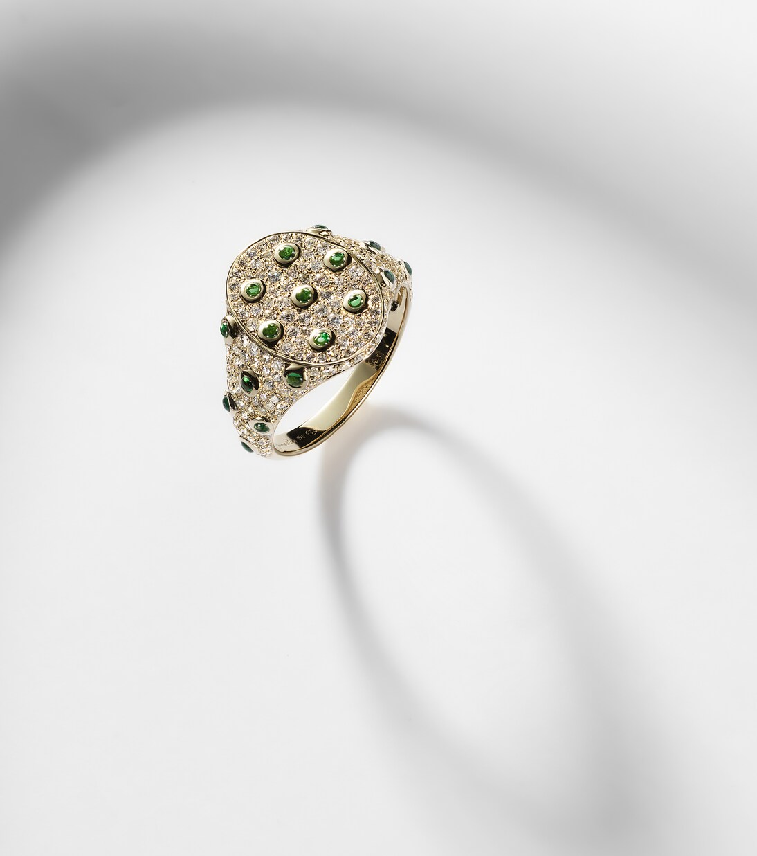 Bague en or 9 ct, diamants gris et tsavorites | Yvonne Léon