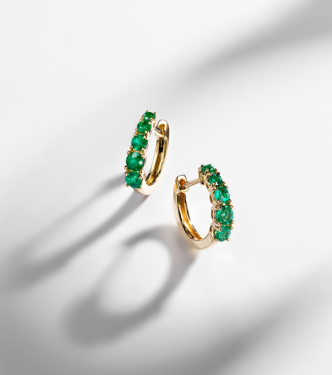 Boucles d'oreilles Graduated en or 18 ct et émeraudes | Anita Ko