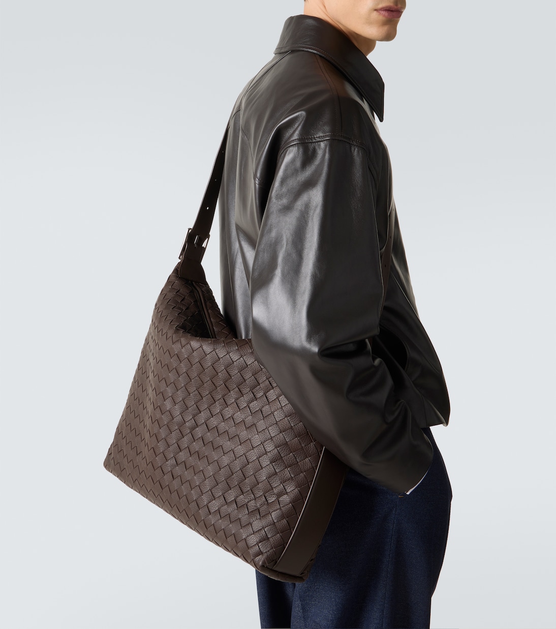 Traveler Medium leather shoulder bag | Bottega Veneta