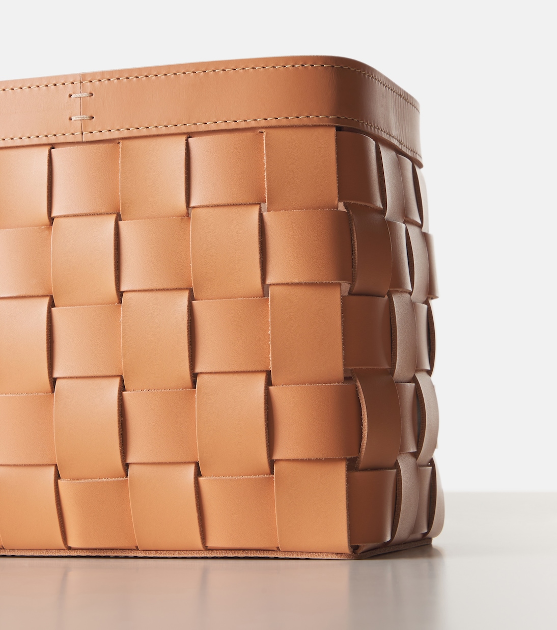 Mondina Small woven leather basket | Giobagnara