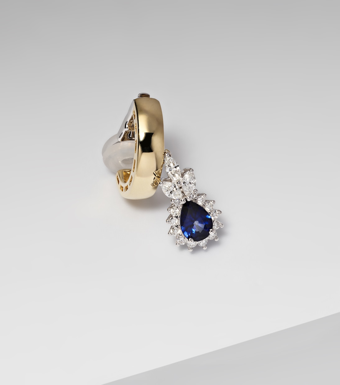 Bijou d'oreille Whisper Ear en or 18 ct, diamants et saphir | Yeprem