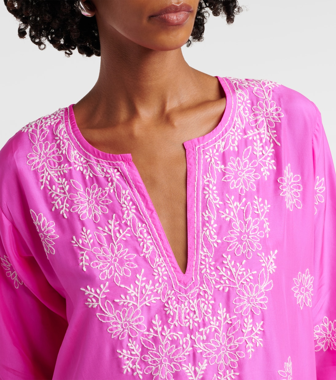 Cafetan brodé en soie | Juliet Dunn