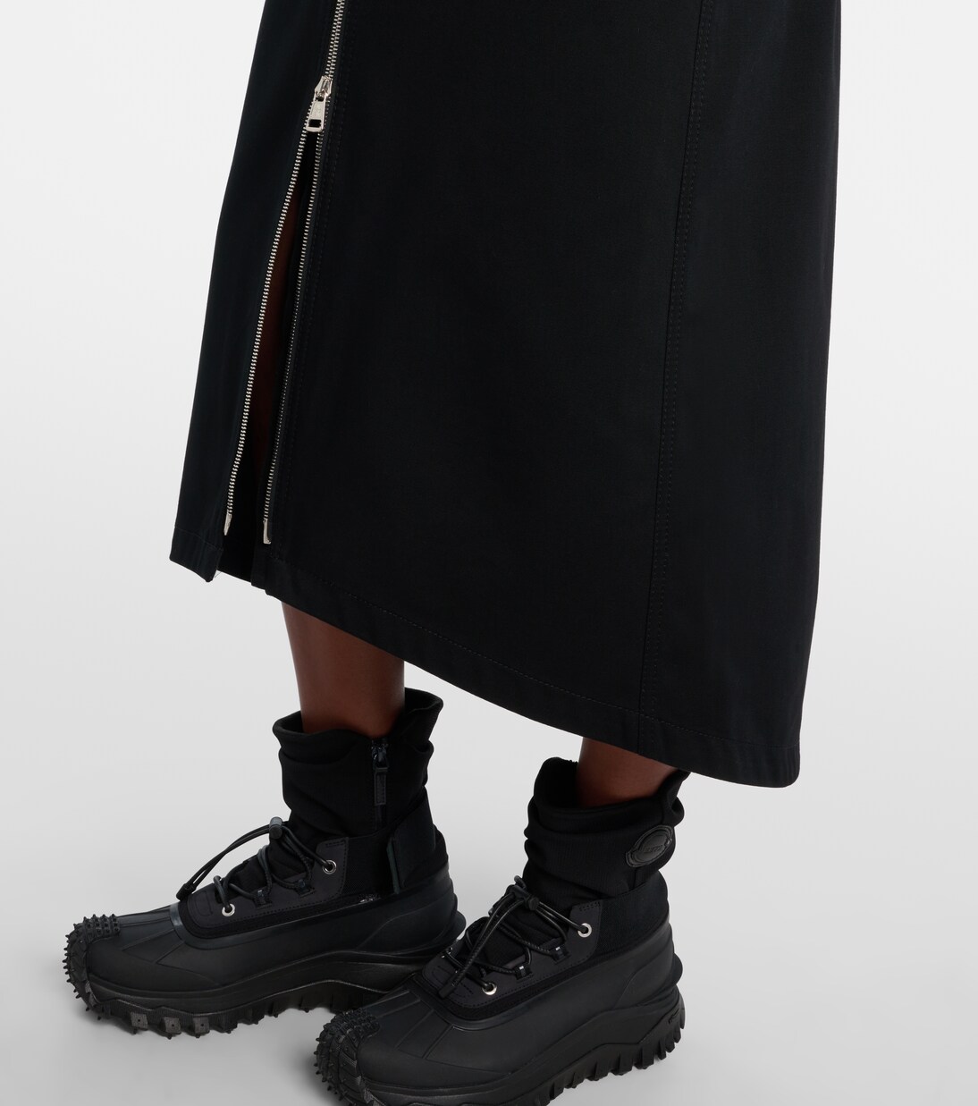 x EE72 falda midi de algodón por Edward Enninful | Moncler Genius