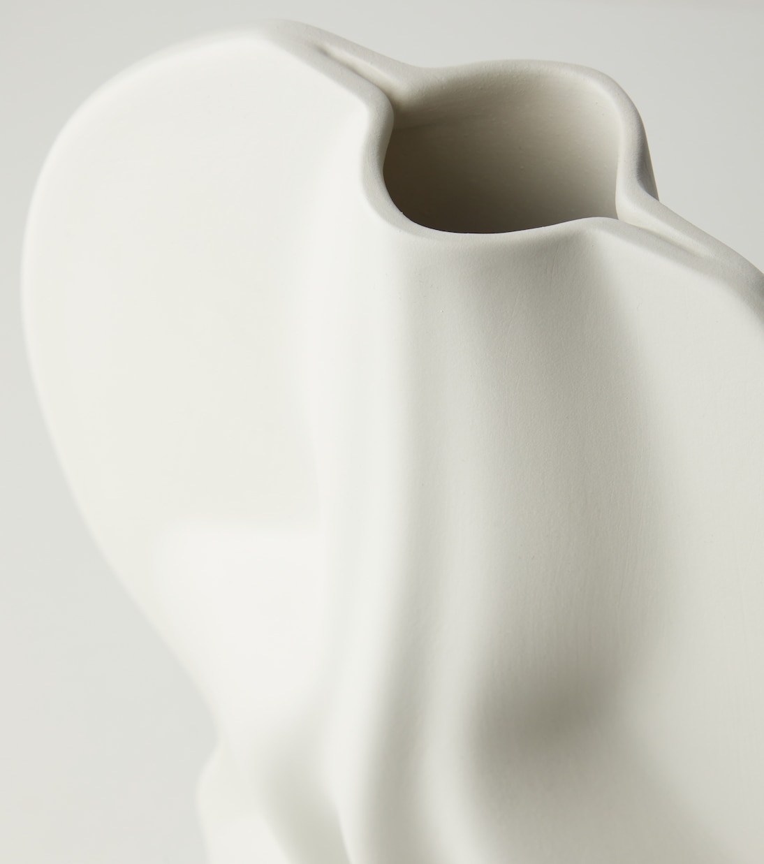 Brolic ceramic vase by Bradley L. Bowers | Cassina