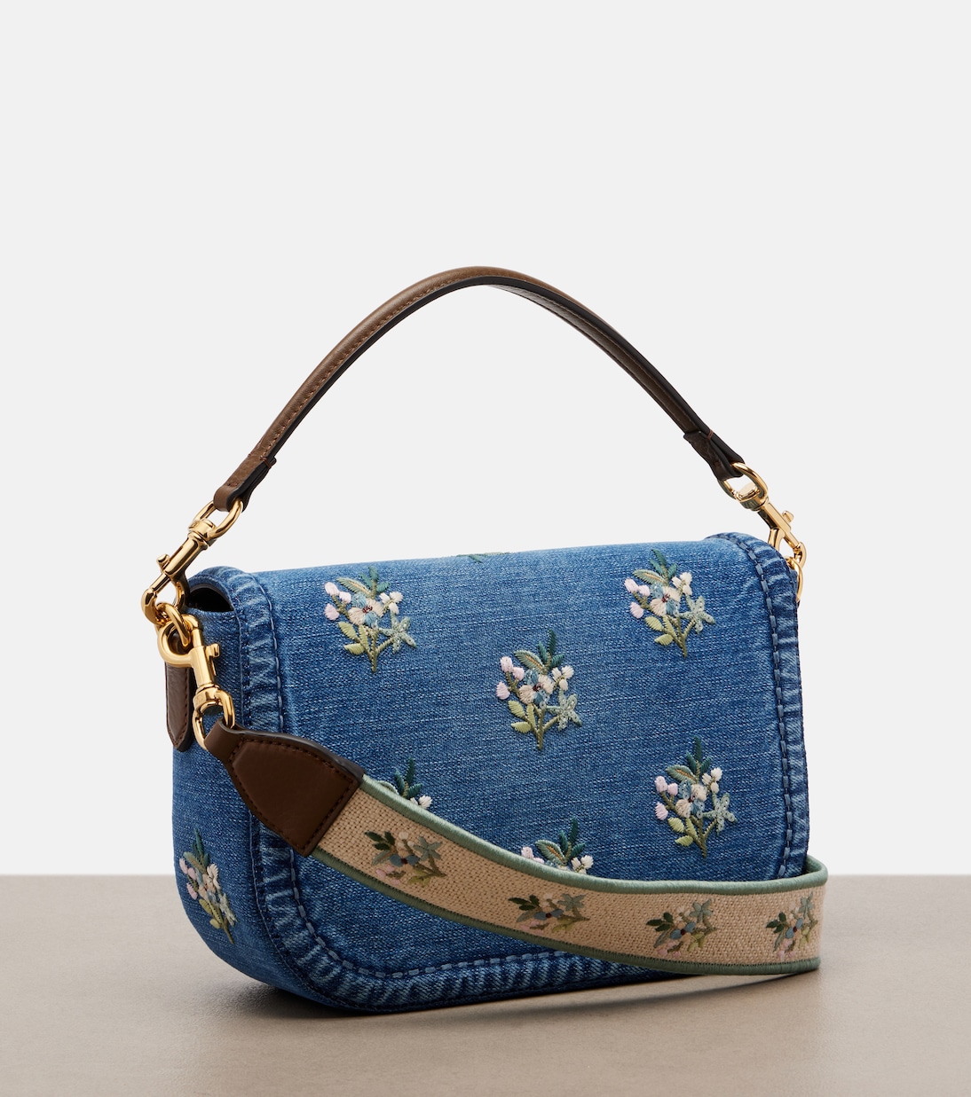 Bestickte Schultertasche Alltime Medium aus Denim | Valentino Garavani