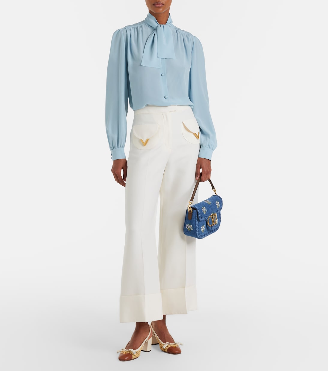 Bestickte Schultertasche Alltime Medium aus Denim | Valentino Garavani