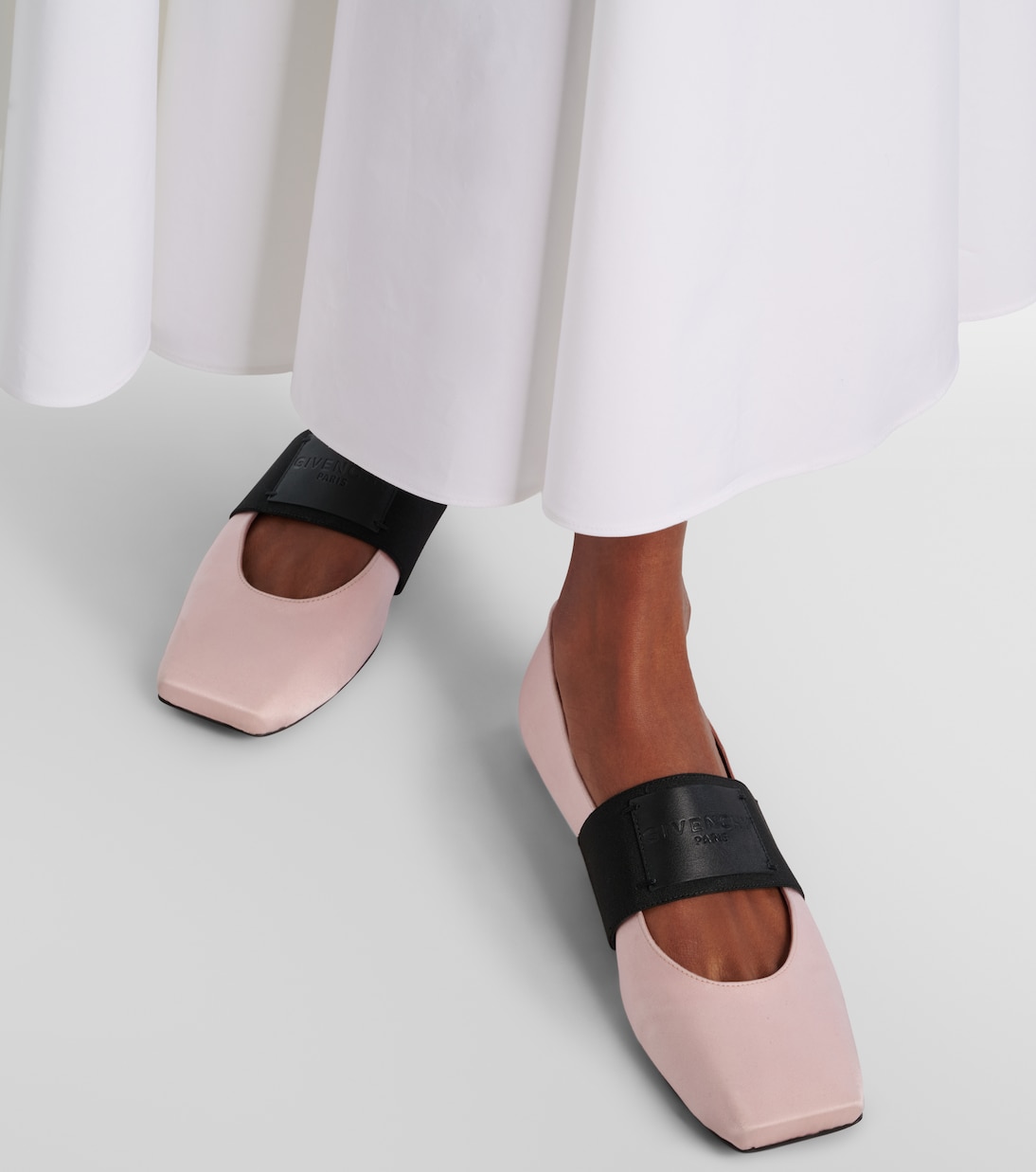 باليرينا من الساتان Sliced Square  | Givenchy