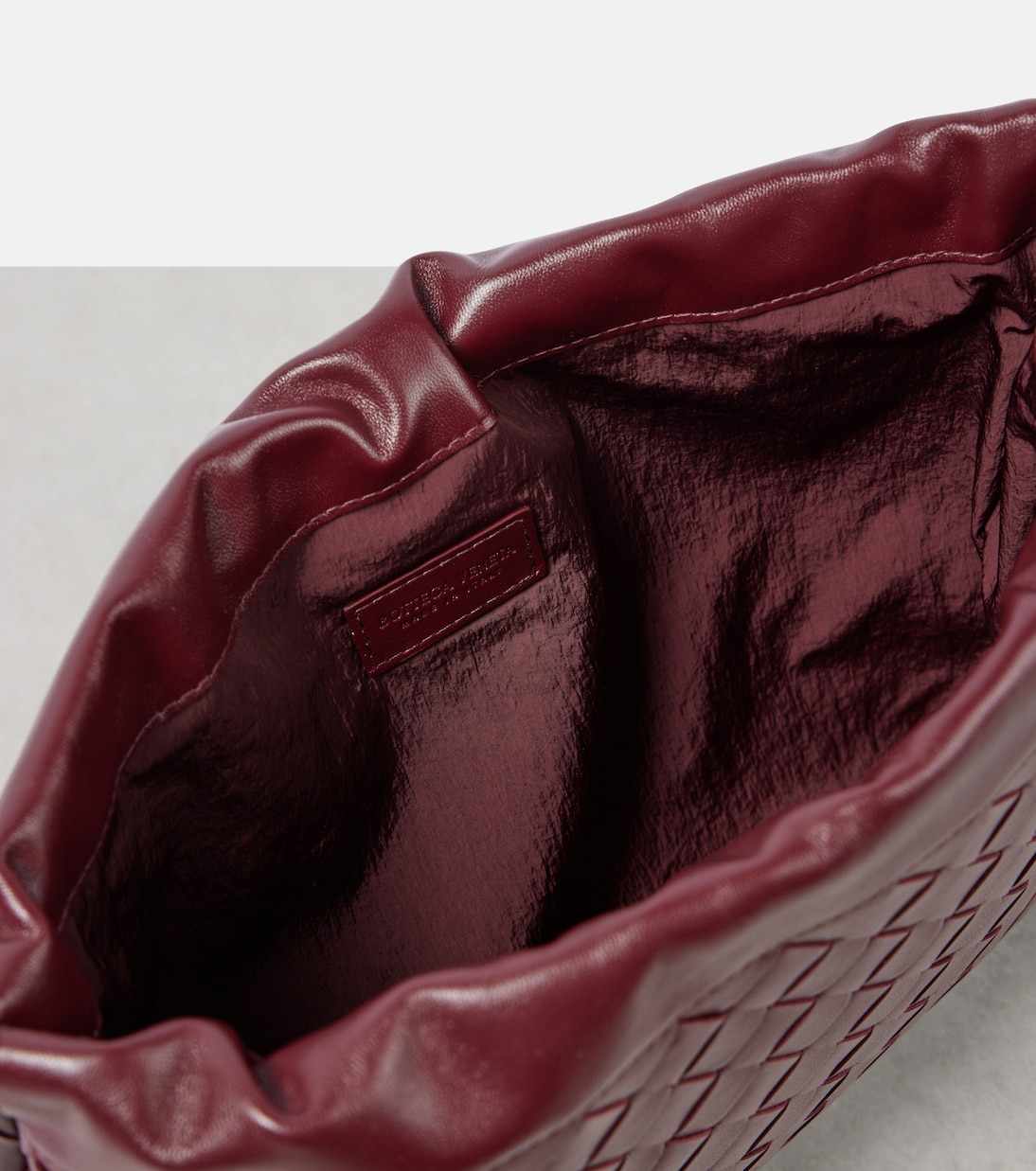 Dustbag Medium leather clutch | Bottega Veneta