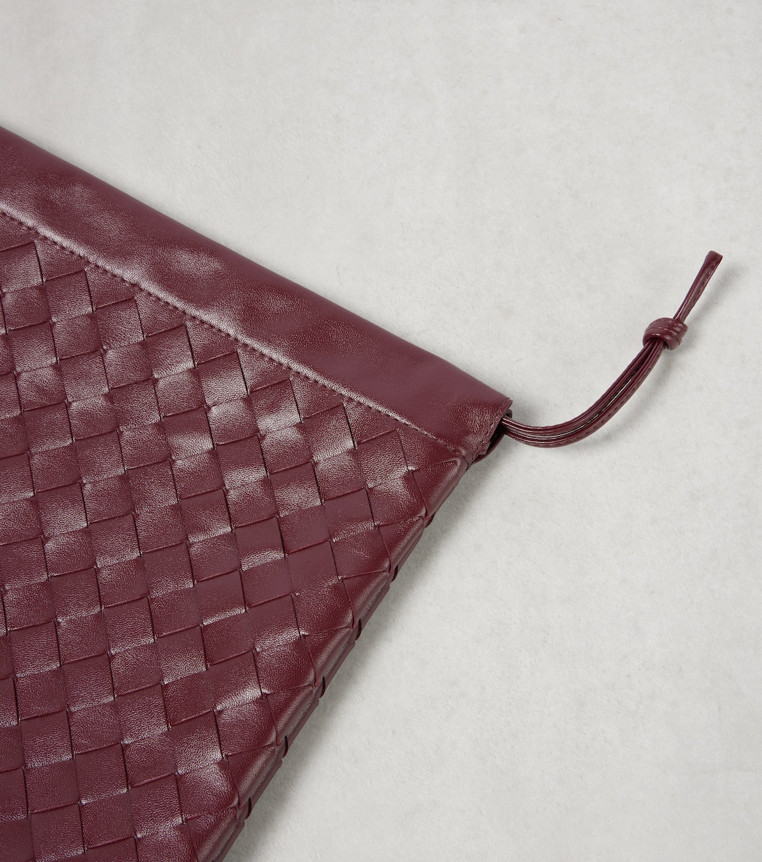 Dustbag Medium leather clutch | Bottega Veneta