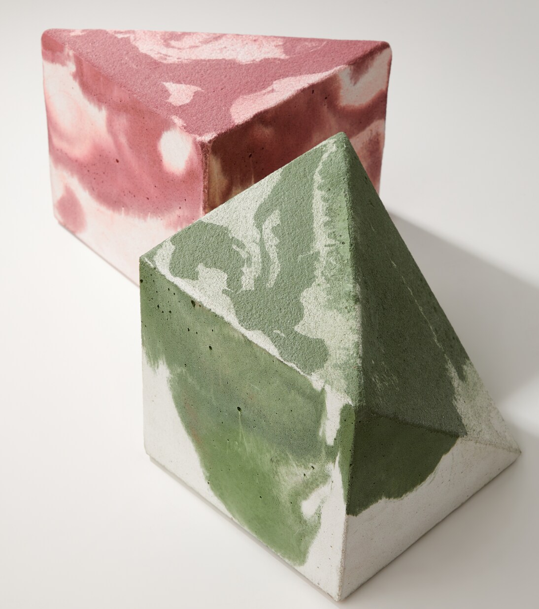 Concrete bookend | Michaël Verheyden