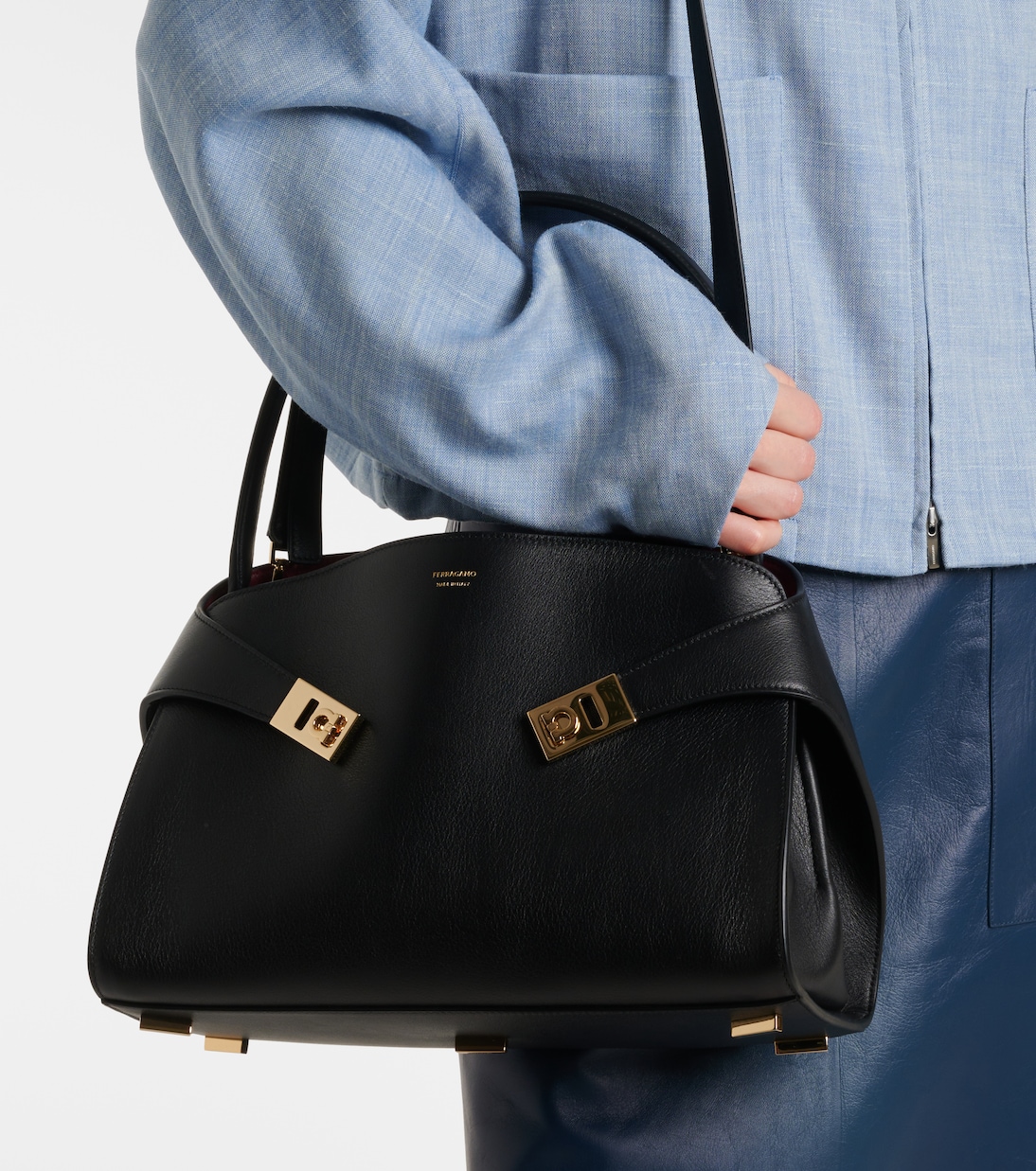 Hug Soft 미디엄 레더 숄더 백 | Ferragamo