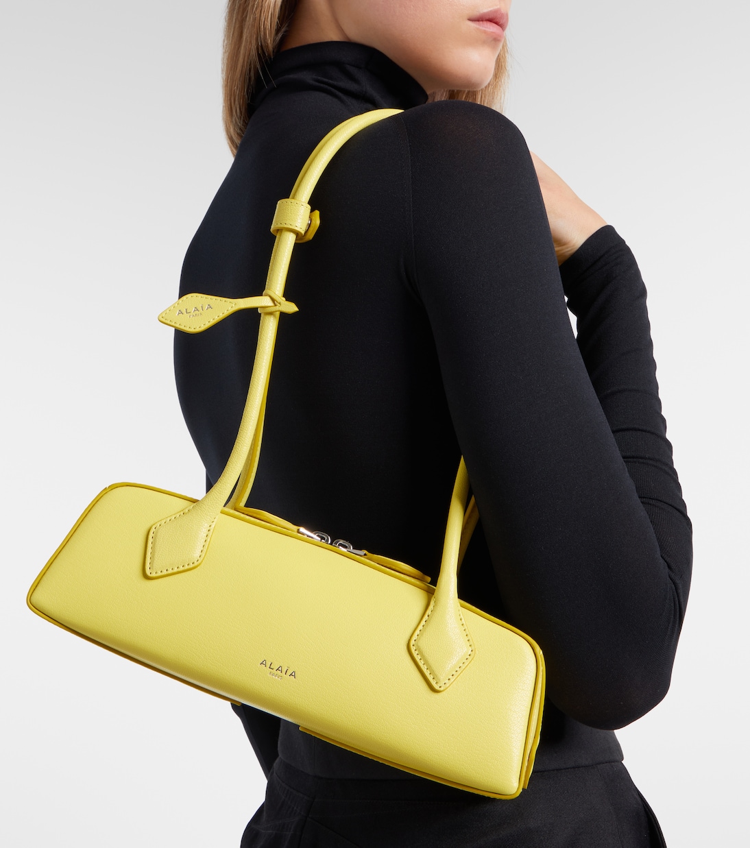 Le Teckel Small leather shoulder bag | Alaïa