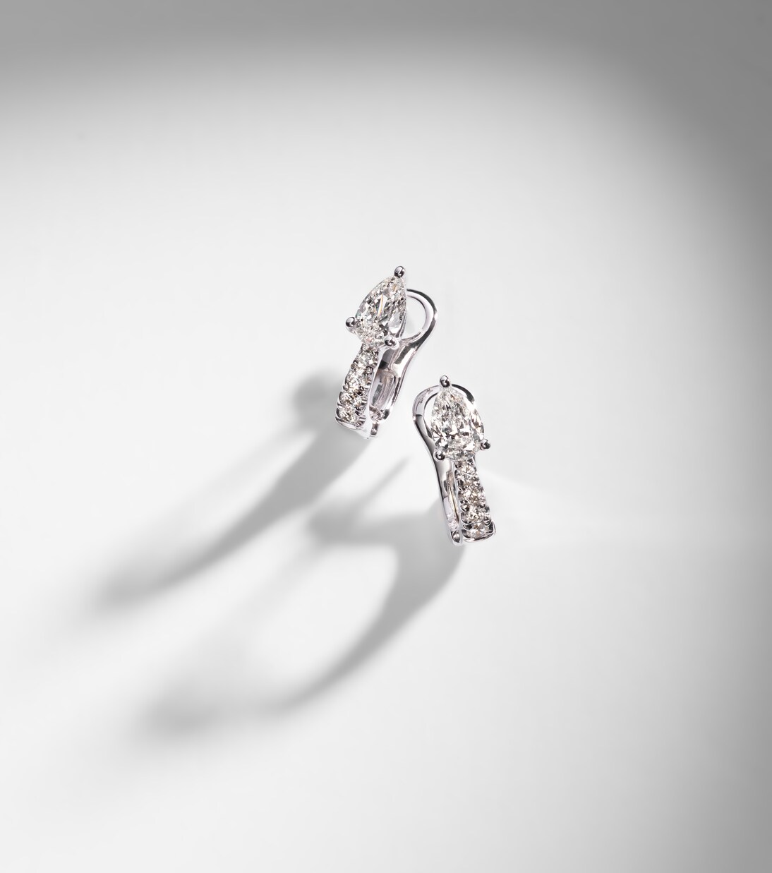 Ohrringe aus 18kt Weißgold mit Diamanten | Anita Ko