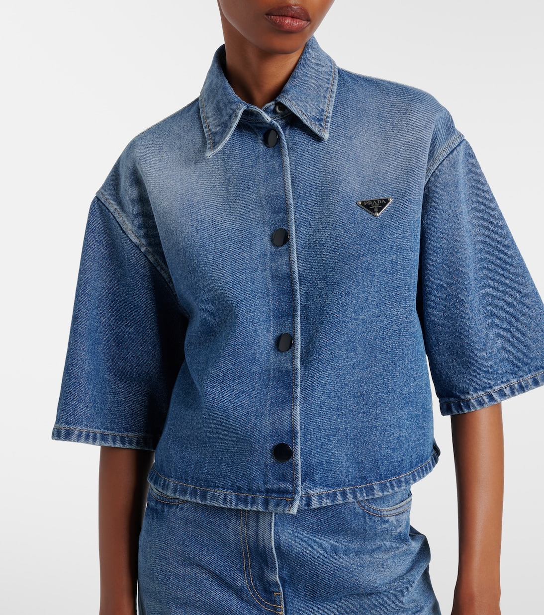 Camisa cropped de denim con logo | Prada