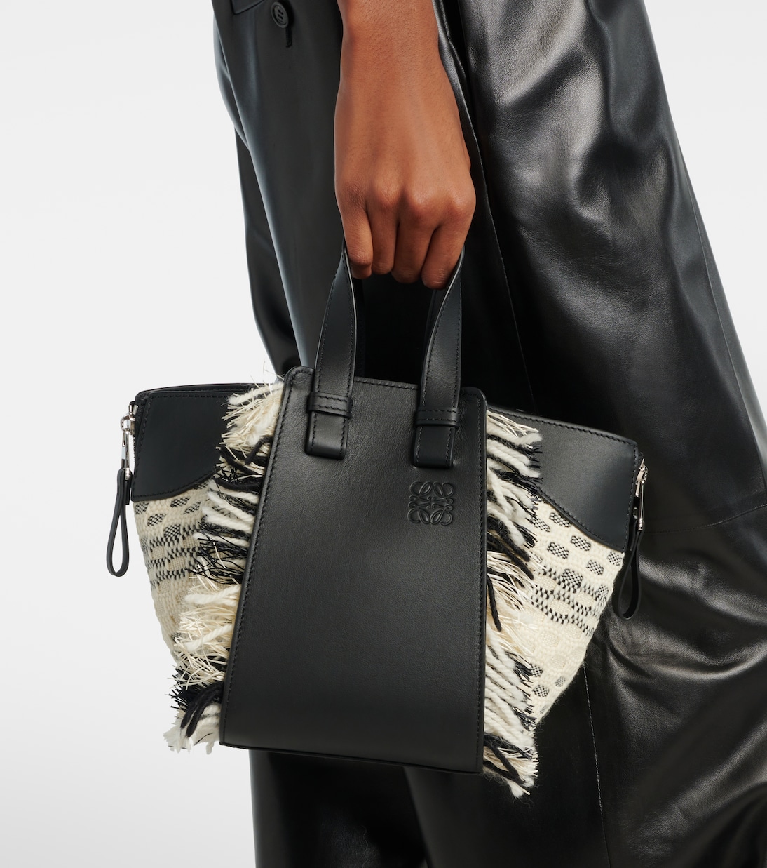 Sac seau Hammock Compact en cuir | Loewe