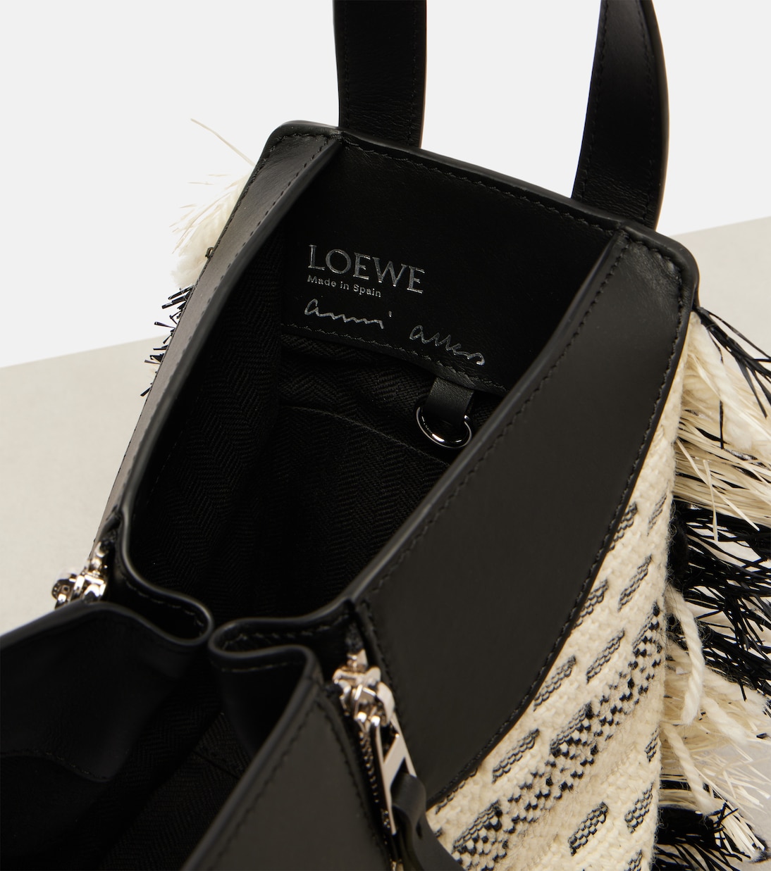 Sac seau Hammock Compact en cuir | Loewe