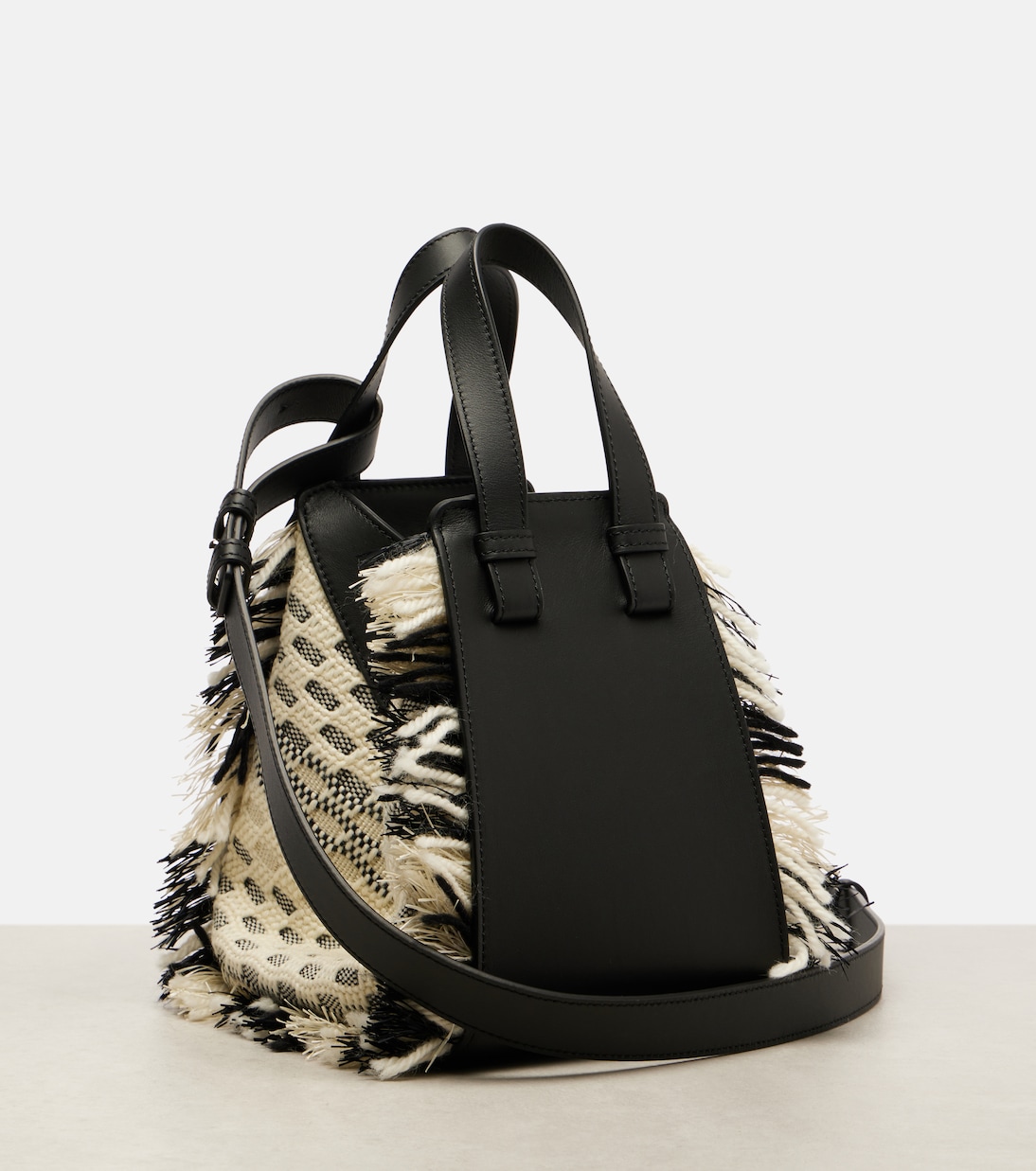 Sac seau Hammock Compact en cuir | Loewe