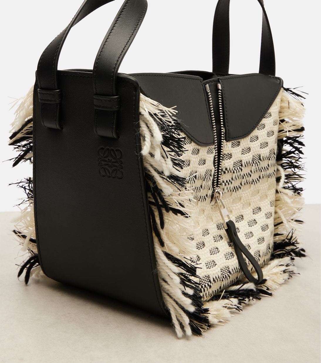 Sac seau Hammock Compact en cuir | Loewe